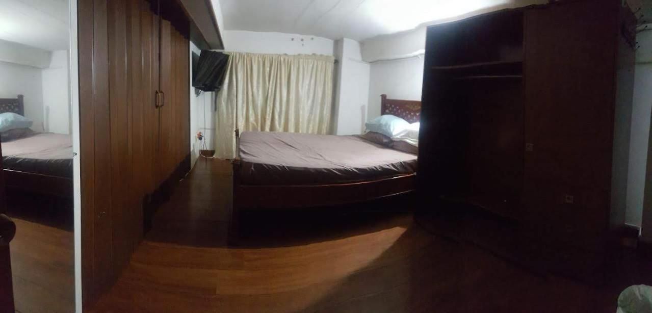 Charming Three-bedroom Located In The Historic Walled Center Of *