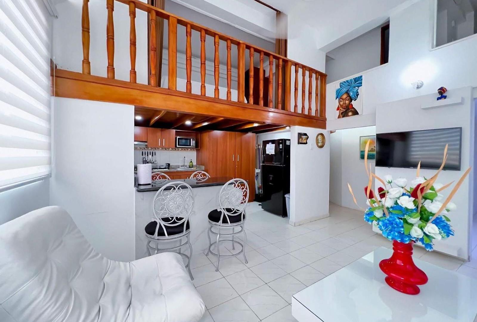 Charming Three-bedroom Located In The Historic Walled Center Of Apartamento *