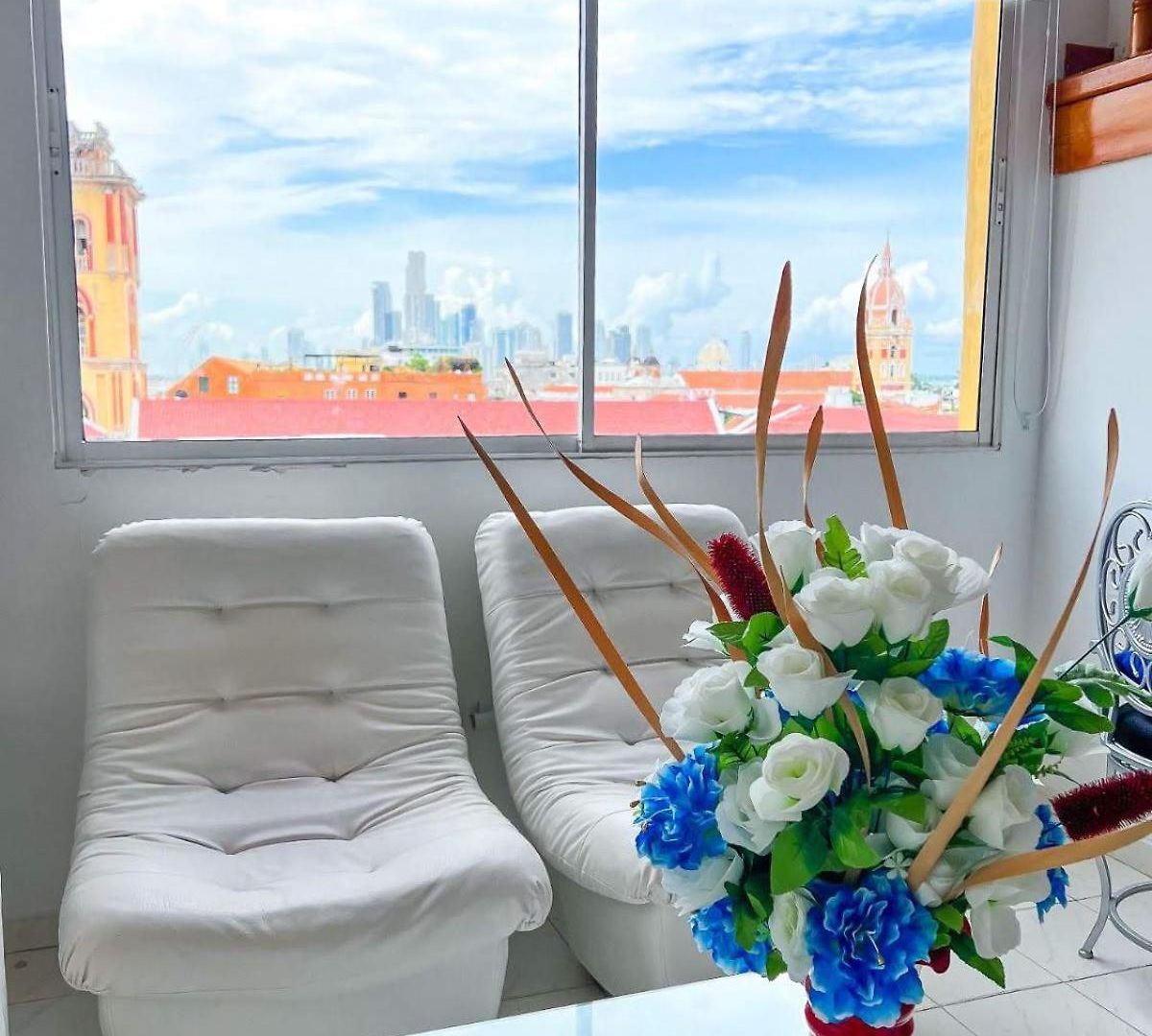 Charming Three-bedroom Located In The Historic Walled Center Of Apartamento *