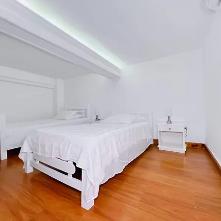 Apartamento Charming Three-bedroom Located In The Historic Walled Center Of