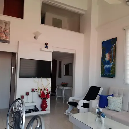 Charming Three-bedroom Located In The Historic Walled Center Of *