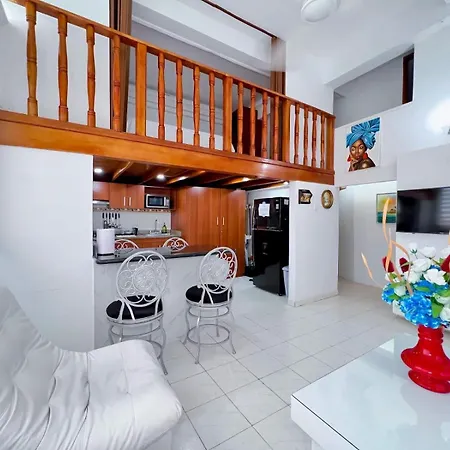 Charming Three-bedroom Located In The Historic Walled Center Of Apartamento *